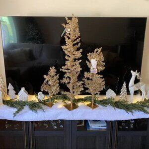 Feel so real 7' evergreen garland Holiday Decor Like New